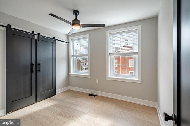 Building Photo - 303 W Washington St