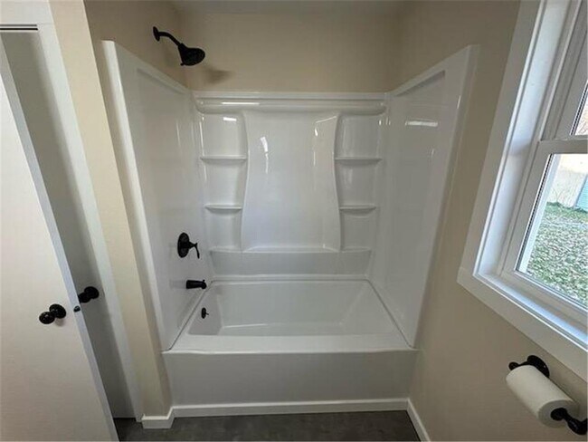 Building Photo - 205 NE 5th St