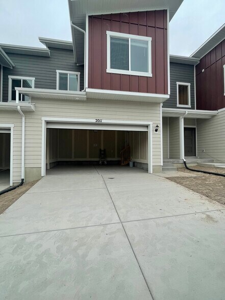 Garage 2 Car Parking - 2011 N Red Yearling Dr