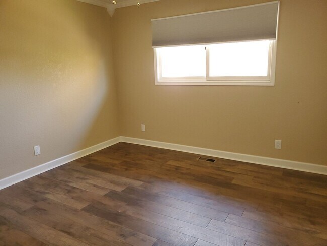 Building Photo - 109 Jennison Square