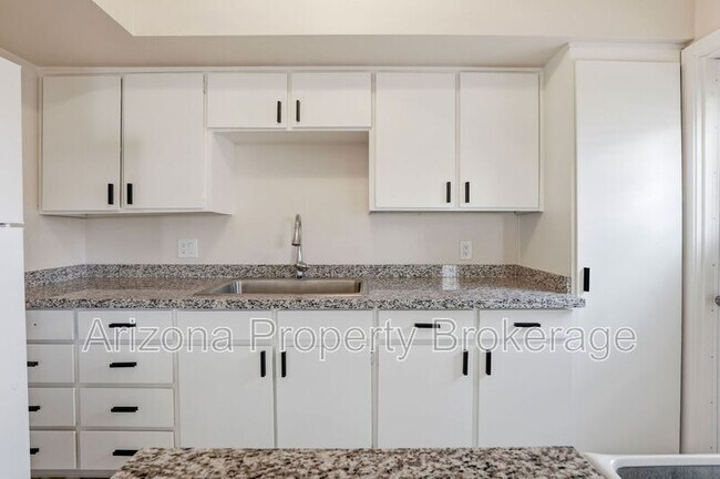 Building Photo - 2323 S College Ave