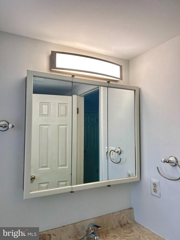 Building Photo - 1705 Mountainview Dr