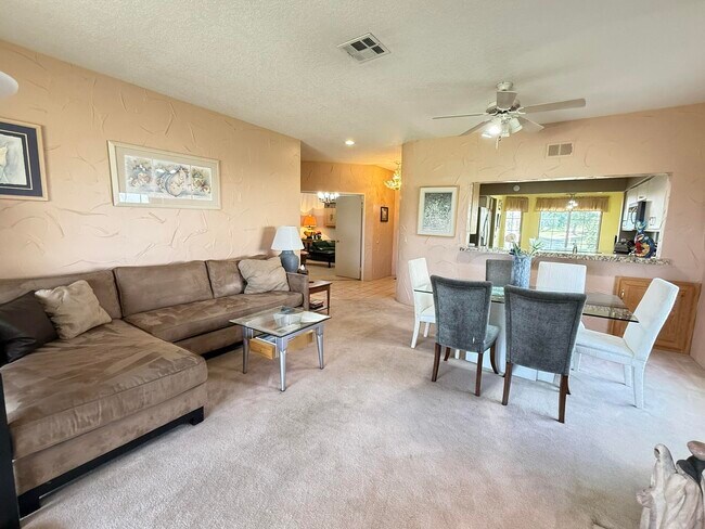 Building Photo - 326 Vista Royale Dr