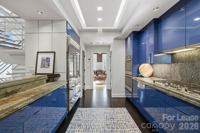 Building Photo - 1124 Dilworth Crescent Row