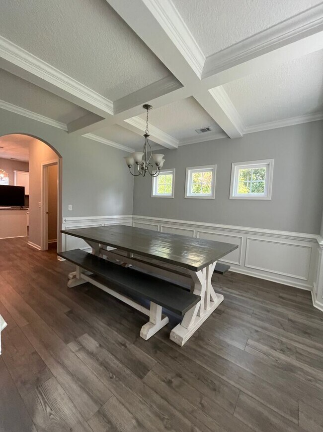Building Photo - Spacious 4-Bedroom Pet Friendly Home with a Serene View - Available for Rent!