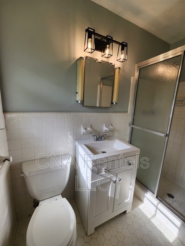 Building Photo - 626 Honeybear Ln
