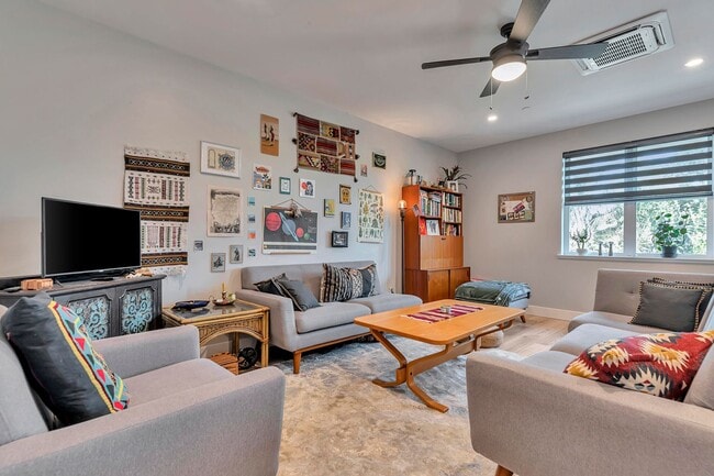 Building Photo - Fresh and Modern 1BD/1BA Upstairs ADU Near Downtown Livermore!