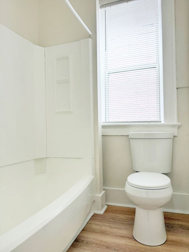 Building Photo - 313-313 NW Martin Luther King Jr Blvd