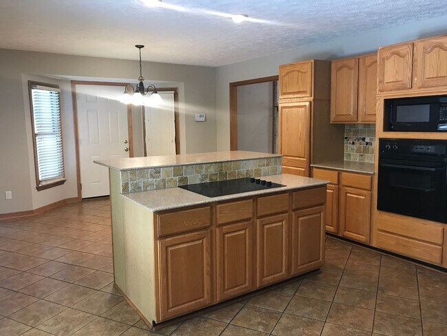 Building Photo - Stunning 3 Bedroom Home with Bonus Room