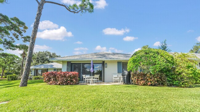 Building Photo - 515 Club Dr