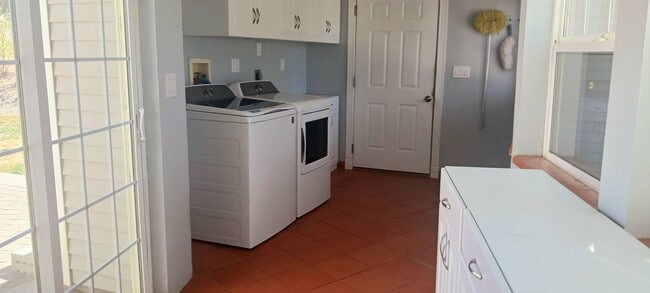Building Photo - Spacious Home by Carson River
