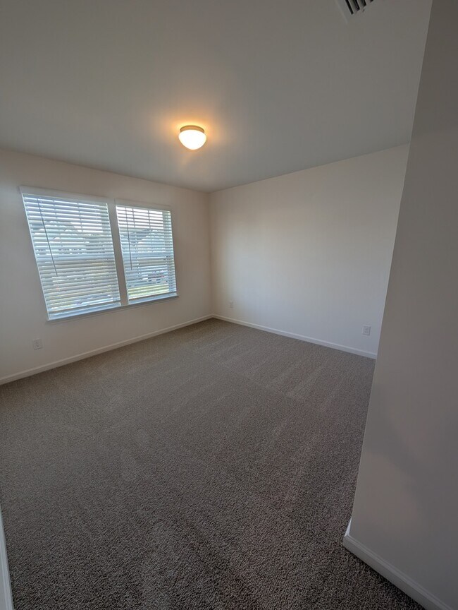 Building Photo - BRAND NEW 4BD/2.5 Home in the Stonebridge ...