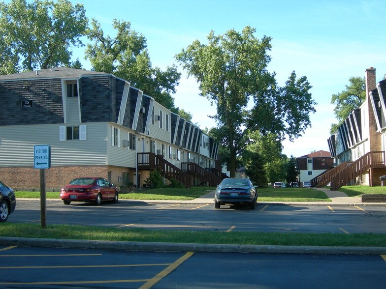 Fox View I, II 27 Oxford Dr Carpentersville IL 60110 Apartment Finder