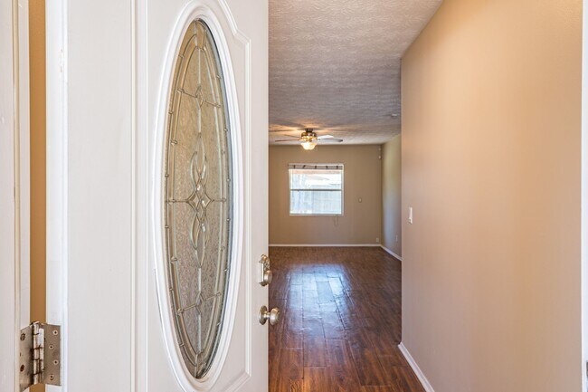 Building Photo - Great Rental in Heritage South!