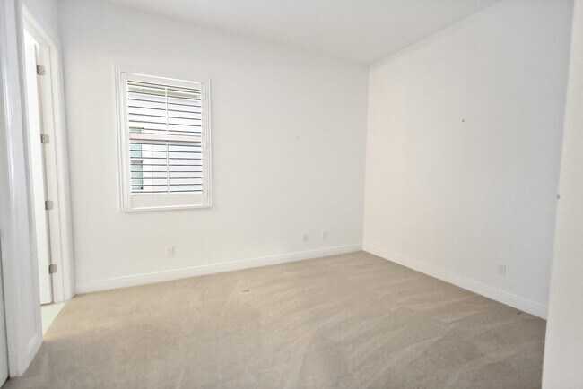 Building Photo - 23026 SW Accesi Way