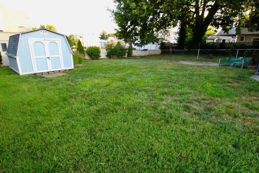 Fully fenced, level yard with spacious shed - 4536 Leo Street