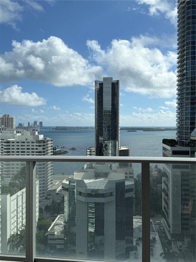 Building Photo - 1010 Brickell Ave