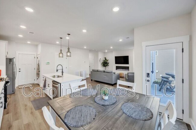 Building Photo - 860 Pleasant Fls Dr