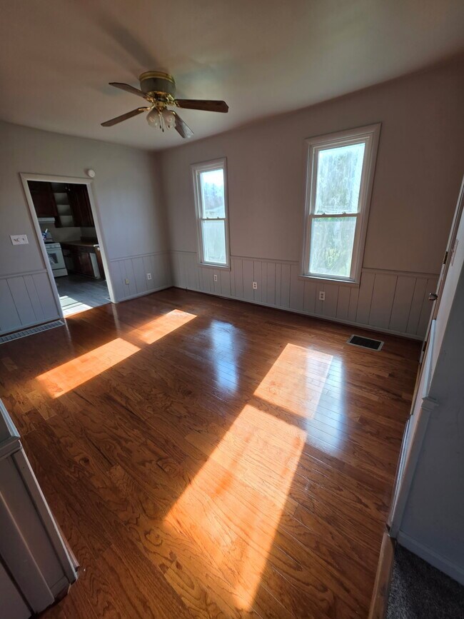 Building Photo - 116 Linden Ave