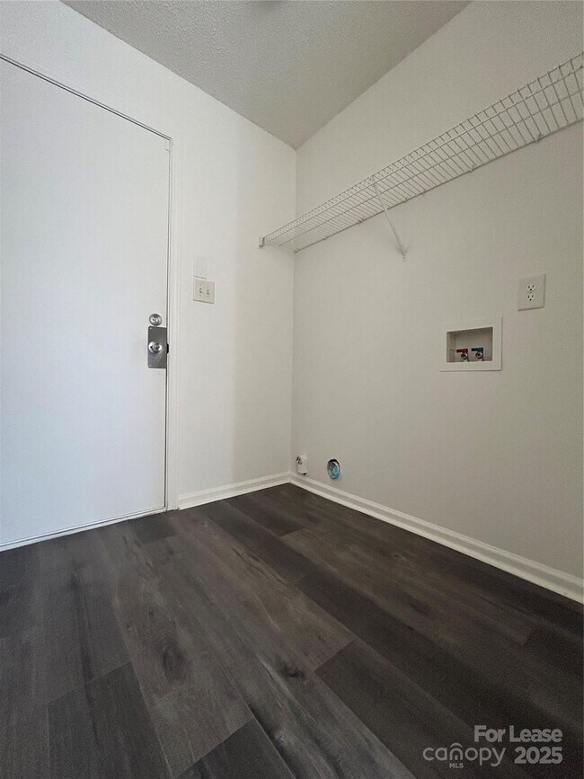 Building Photo - 2893 Signal Ct SW