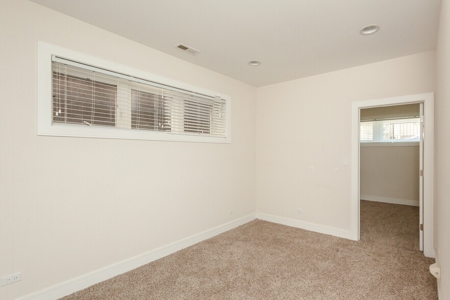 Building Photo - 3508 N Sacramento Ave