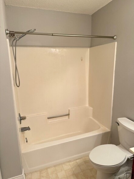 Building Photo - 550 Pewaukee Rd