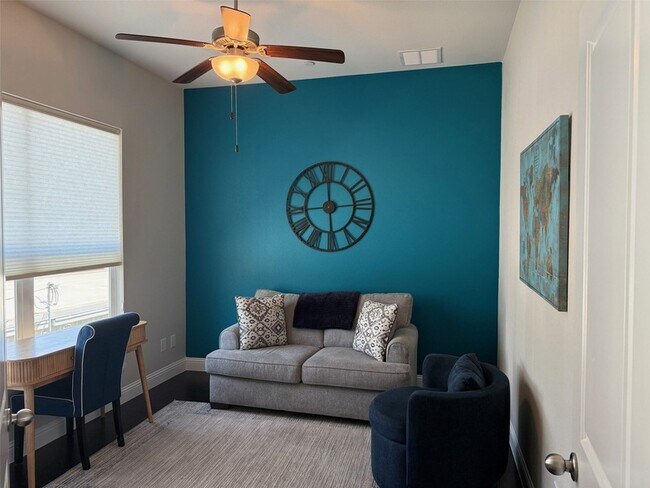 Building Photo - 111 Sumac St