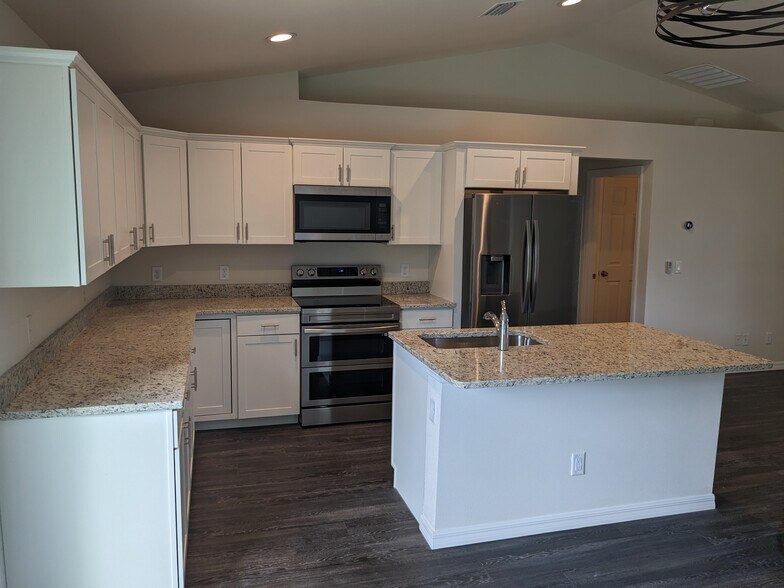 Building Photo - 5900 Cazler Ave