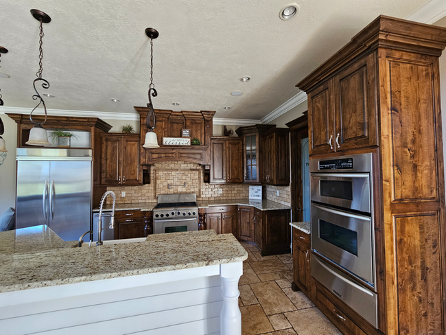 Building Photo - 738 Deer Hollow Rd