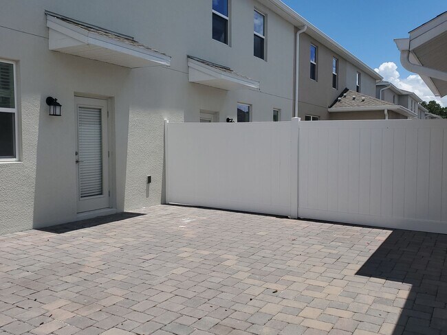 Building Photo - Spacious Bridgewalk Townhome