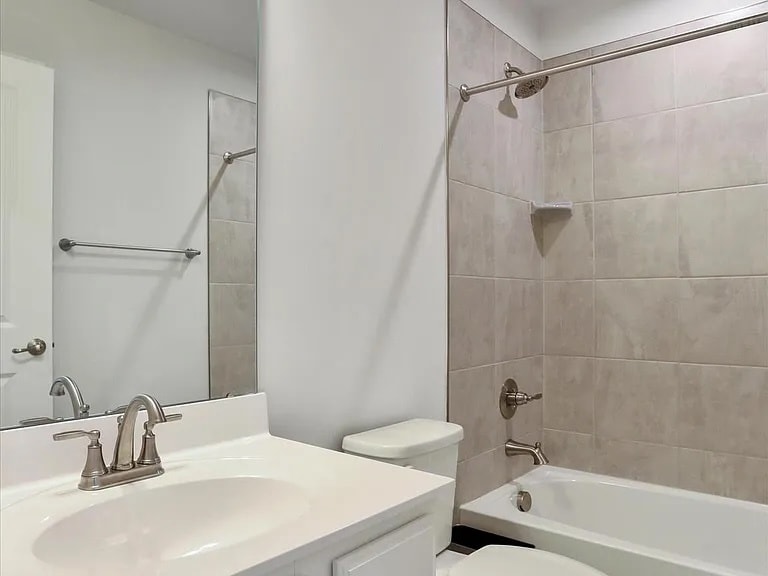 Full Bath - 131 Dripping Spring Dr