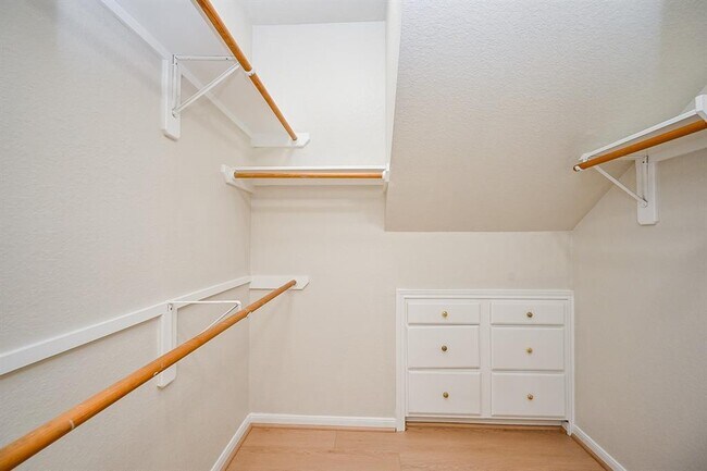 Building Photo - 22511 Bridgehaven Dr