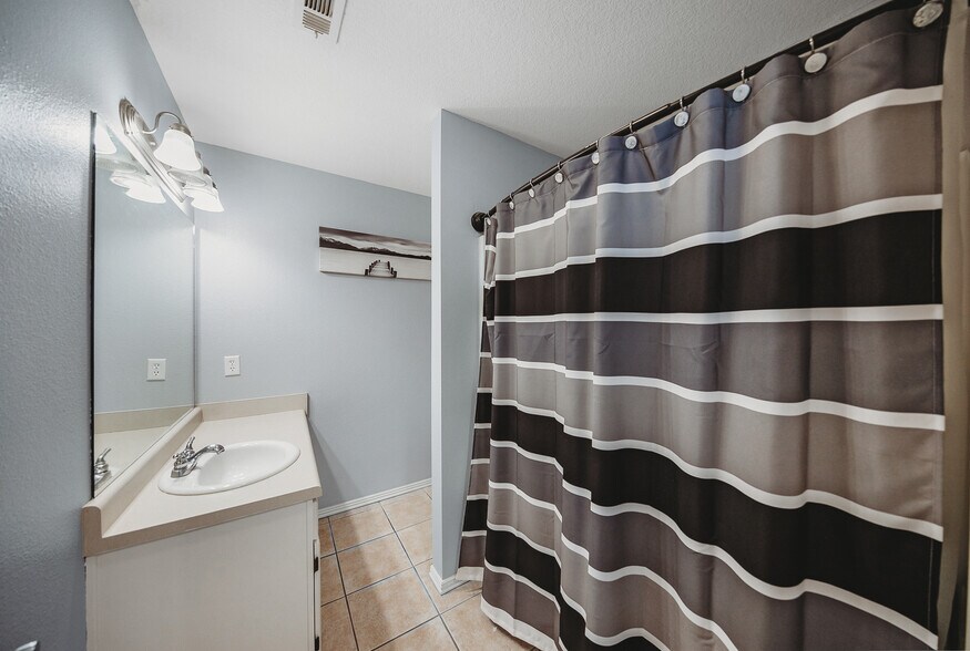 Building Photo - 2167 Sweetwater Ranch Ave