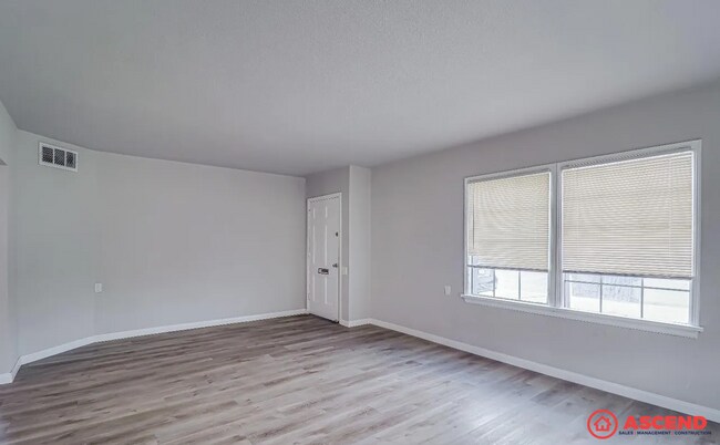 Building Photo - 2403 Belle Ter