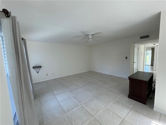 Building Photo - 93 Spring Lake Dr