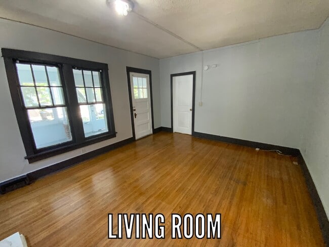 Building Photo - 1107 N Sheridan St