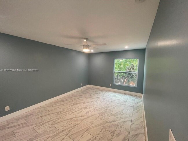 Building Photo - 330 Sunshine Dr