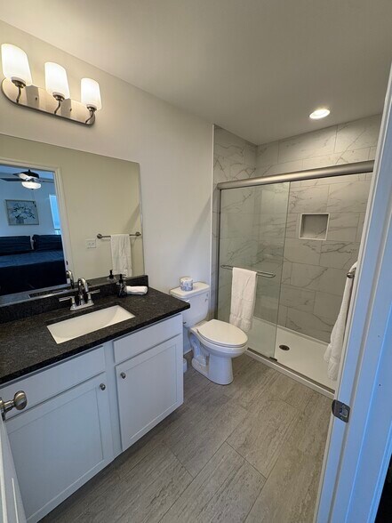 Building Photo - 5535 Stream Ln