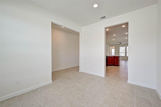 Building Photo - 8022 Pinebrook Arbor Ct