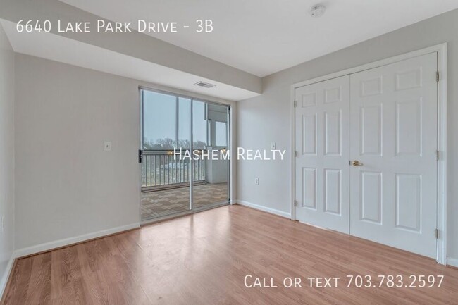 Building Photo - Beautiful 2 BR 1BA Condo - Looking for You!