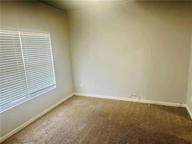 Building Photo - 6078 Oak Bend Ct