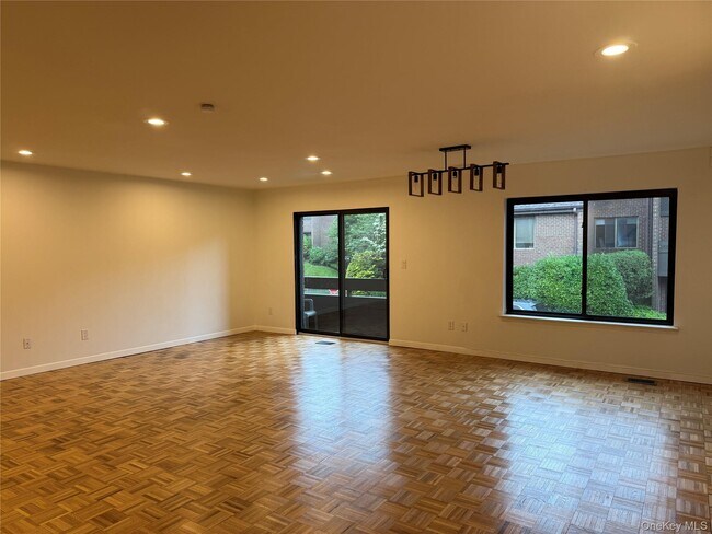 Building Photo - 15 Old Field