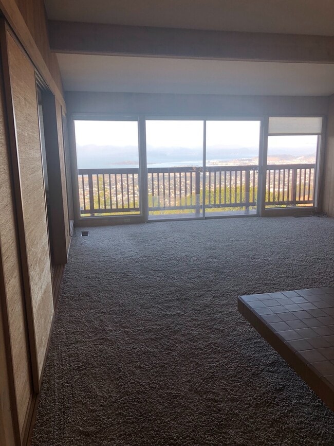 Building Photo - Lovely 3/2 home in the hills of El Cerrito with breathtaking views of the bay!