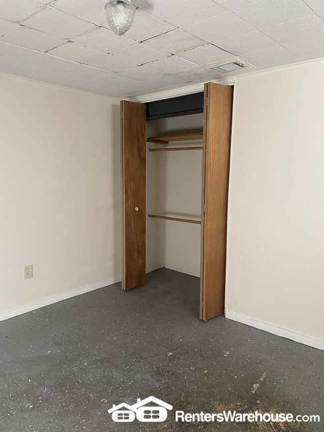 Building Photo - 750 Hyde Park Dr