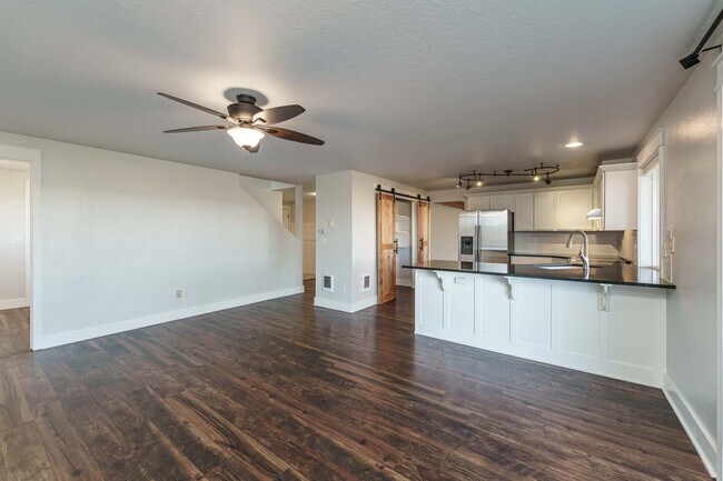 Building Photo - 4 Bedroom 2.5 Bathroom With Large Fenced B...