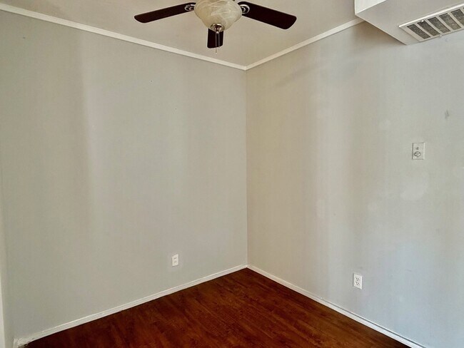 Building Photo - 1000 Heights Blvd