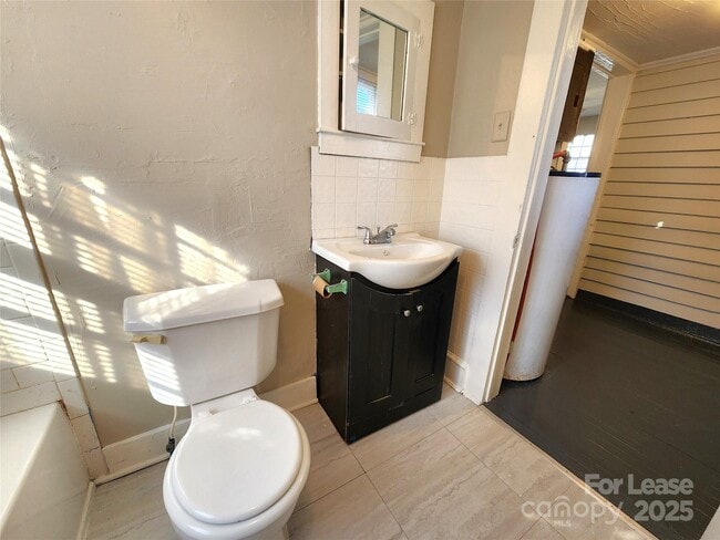 Building Photo - 37 Kesler St