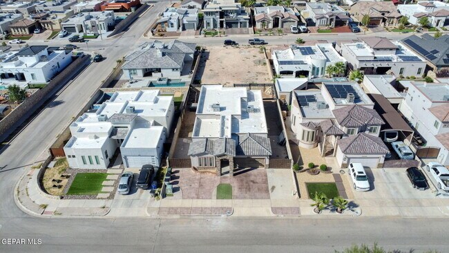 Building Photo - 14805 Holly Springs