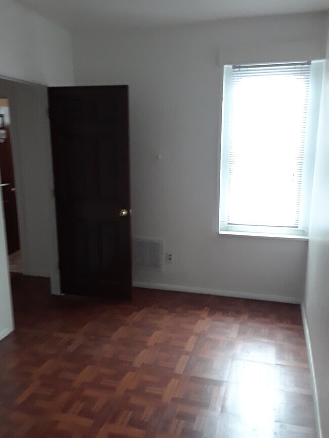 second bedroom - 3236 N Reese St