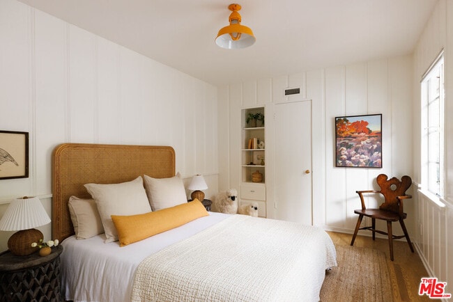 Building Photo - 1575 E Loma Alta Dr